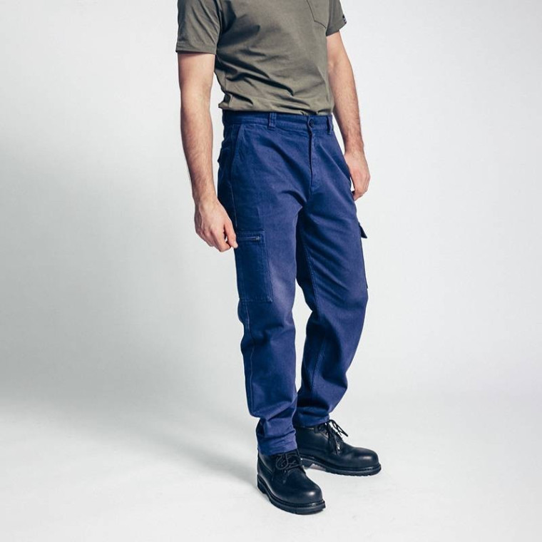 Pantalon de travail bleu marine, 100% coton biologique. Pro et looké.