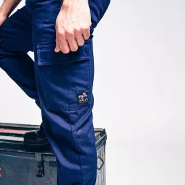 Pantalon de travail bleu marine, 100% coton biologique. Pro et looké.